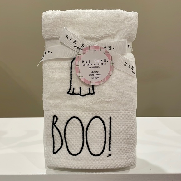 NWT Rae Dunn Set of 2 BOO Halloween Hand Towels - Picture 2 of 4